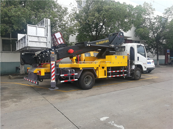 江鈴進(jìn)口28米伸縮臂高空作業(yè)車